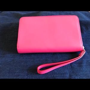 Vera Bradley Bags - RFID Vera Bradley Wristlet NWOT Vera Bradley Bags - RFID Vera Bradley Wristlet NWOT